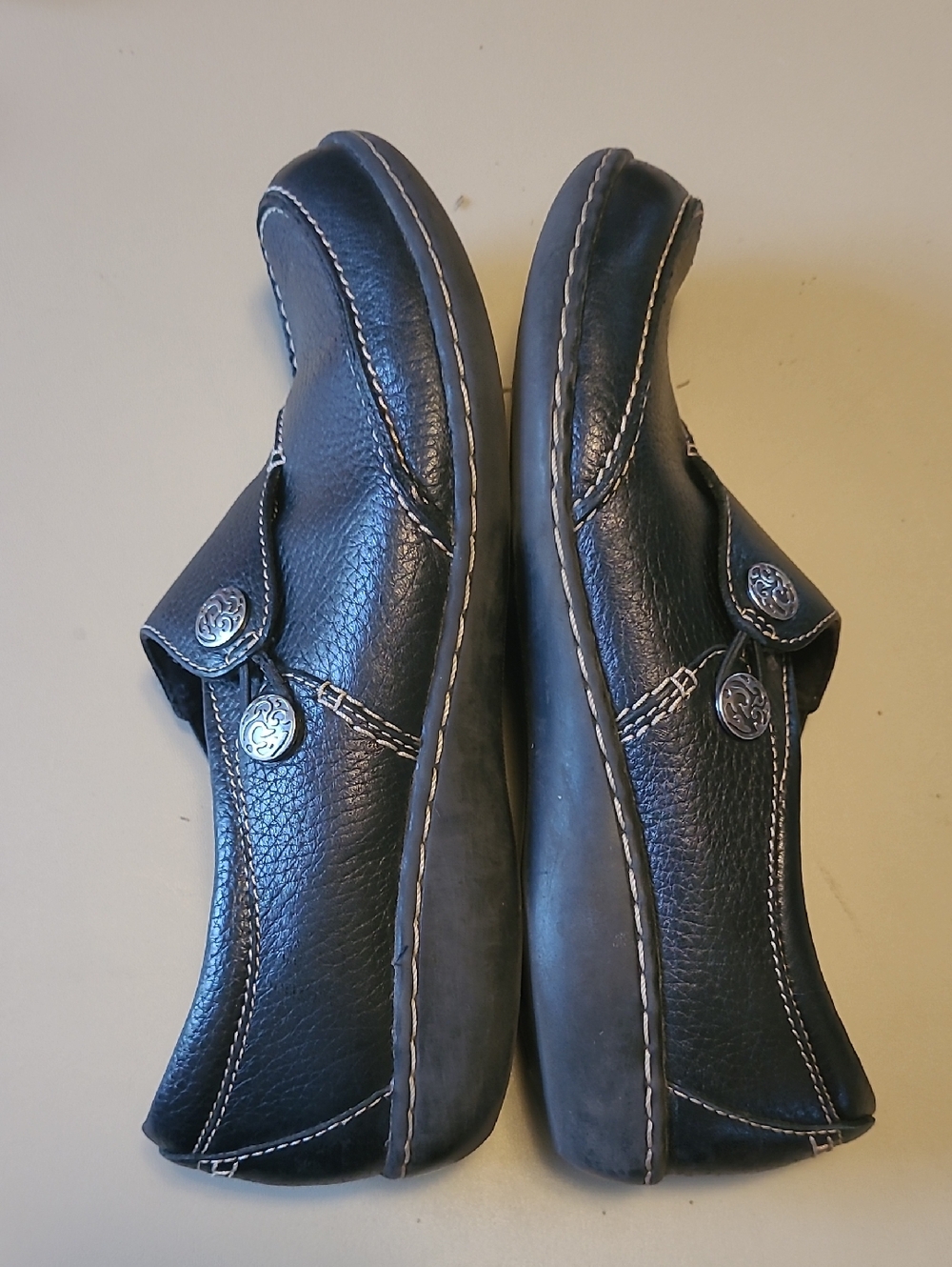 Clarks Brand Black Slip In Shoes With Button Sides.  Size 7-1/2M. - Picture 5 of 8